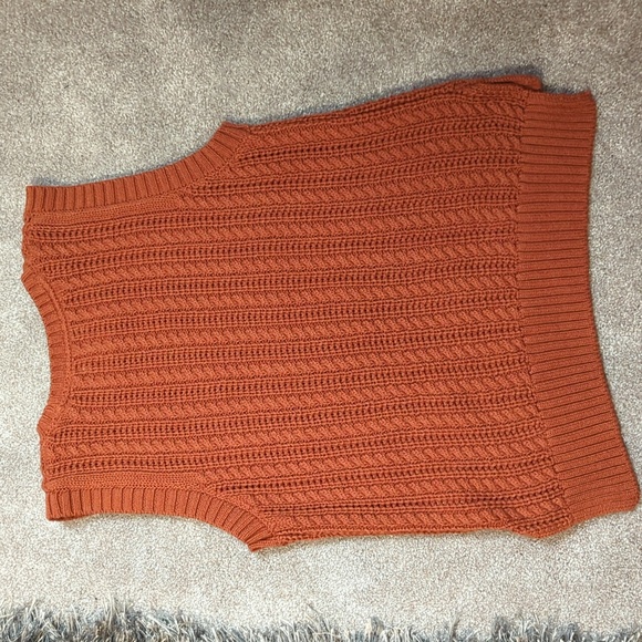 Women's Sweater Vest - Picture 2 of 2